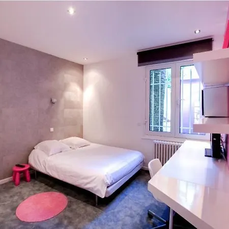 Sleeps 10 Pool Air Con Wifi