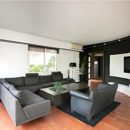 Villa Sleeps 10 Pool Air Con Wifi Cannes